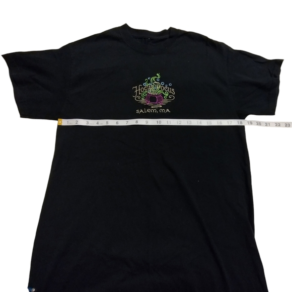 2/$10 EUC Hocus Pocus embroidered black and pink T-shirt. - Picture 4 of 5